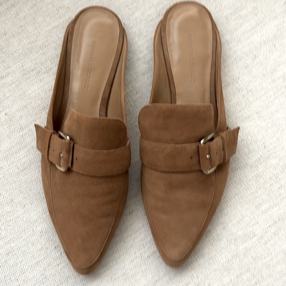 Banana Republic Tan Leather Soft Suede Slides. Silver Buckle. Size 8. NWT.